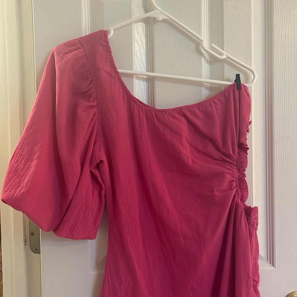 One shoulder 100% cotton dress. Side zipper with buttons and open side detail.